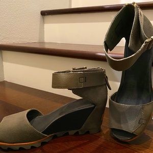 SOREL JOANIE II ANKLE STRAP SANDAL